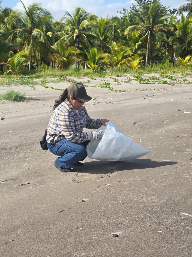 Personal de Dibio Realizando recoleccion de residuos 